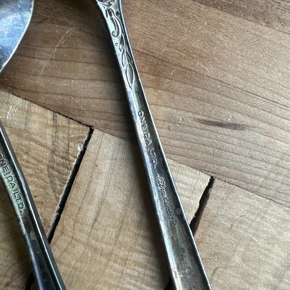 Vintage Fairmont Hotel Oneida Ltd Silversmiths‎ Spoons and Pickle Fork 5.5-6 in